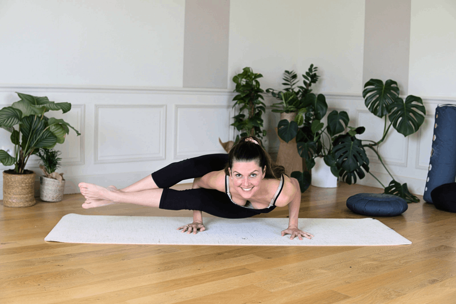 Yoga de Noël #22 - Asana Lab - Astavakrasana